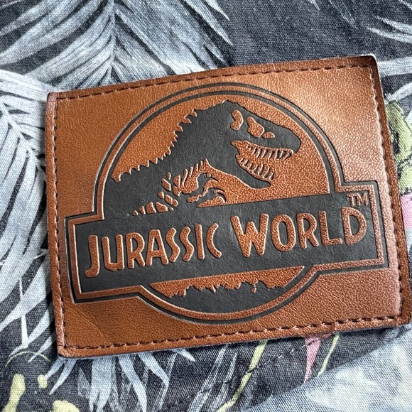 Jurassic World Shirt Mens Extra Small XS Gray Button Up Dinosaurs Tropical Movie - Picture 4 of 12